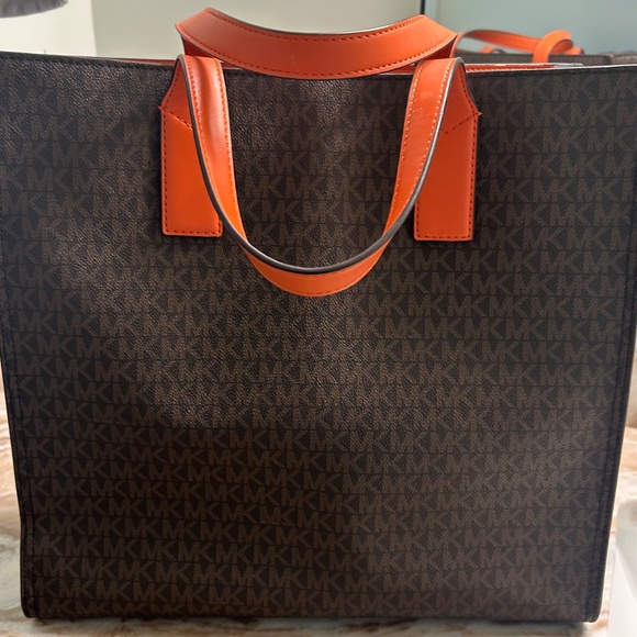 Michael Kors Orange handle/brown body tote with Shoulder strap - Picture 2 of 3